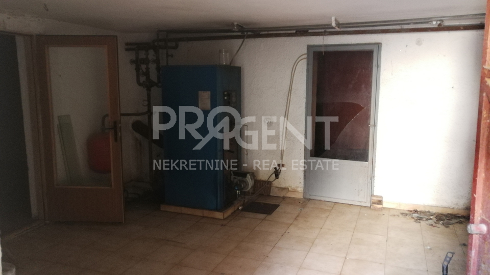 House, 278 m2, For Sale, Oprtalj