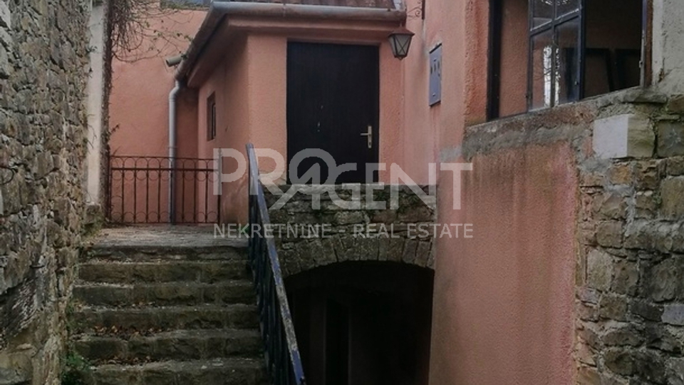 House, 278 m2, For Sale, Oprtalj