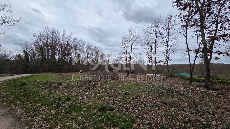 ISTRA&comma; KAROJBA&comma; GRA&Dstrok;EVINSKO ZEMLJI&Scaron;TE S DOZVOLOM&comma; PRODAJE SE