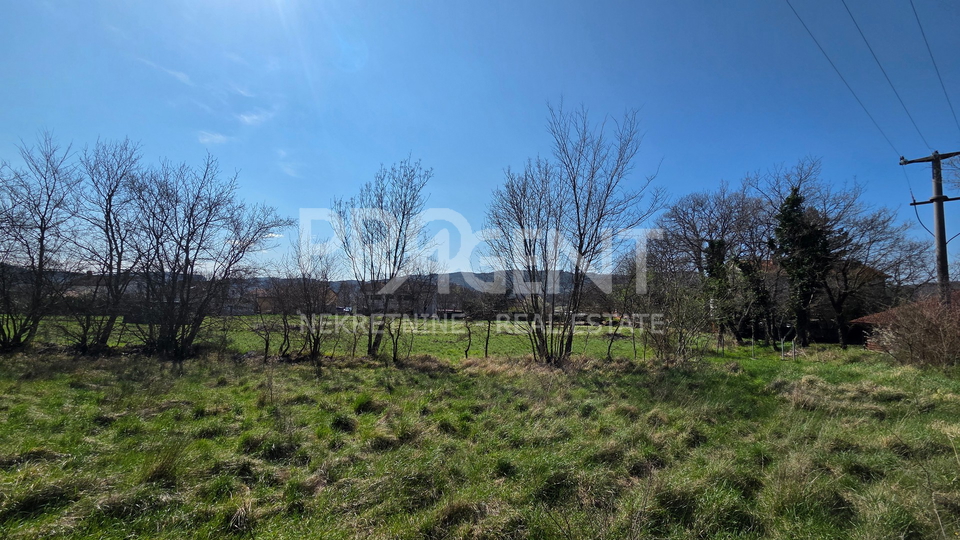 ISTRA&comma; BUZET&comma; GRA&Dstrok;EVINSKO ZEMLJI&Scaron;TE&comma; PRODAJE SE