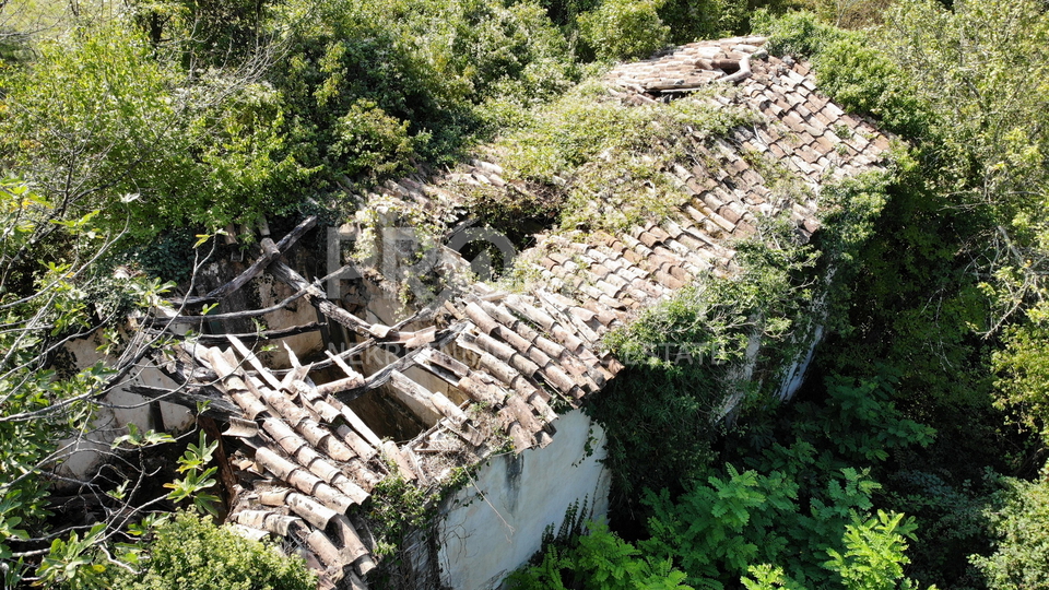 Istra, stara kamena kuća na velikom imanju