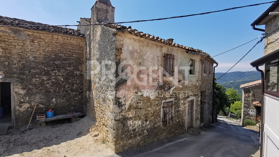 Motovun, altes Steinhaus zur Renovierung