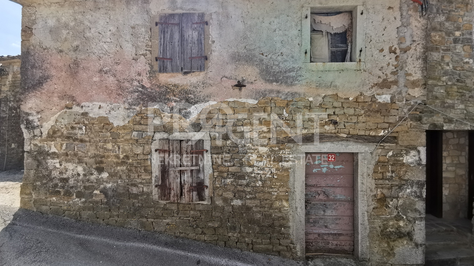 Motovun, altes Steinhaus zur Renovierung