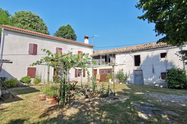 ISTRIA, BUZET, STONE HOUSE AND 2.5 ha OF LAND, FOR SALE