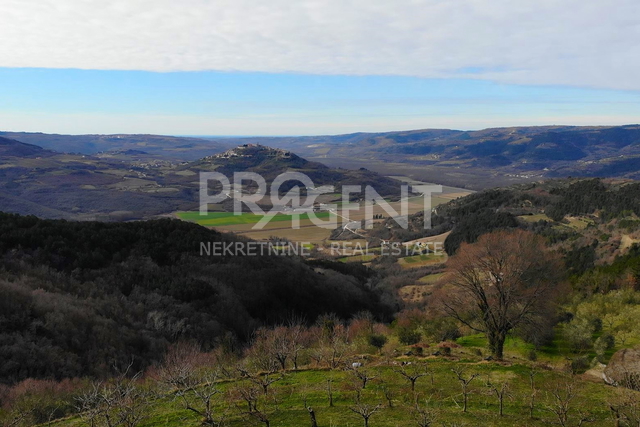 Jedinstveno građevinsko zemljište s prekrasnim pogledom na Motovun