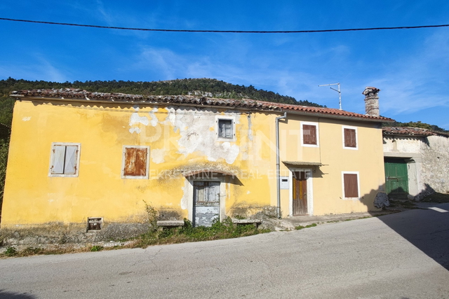 Istrien, Brest, Ćićarija, altes Steinhaus mit Hof