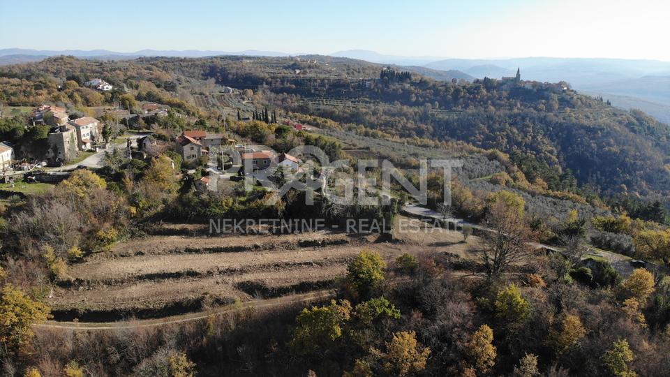 Istrien / Grožnjan, Baugrundstück mit Blick auf Grožnjan