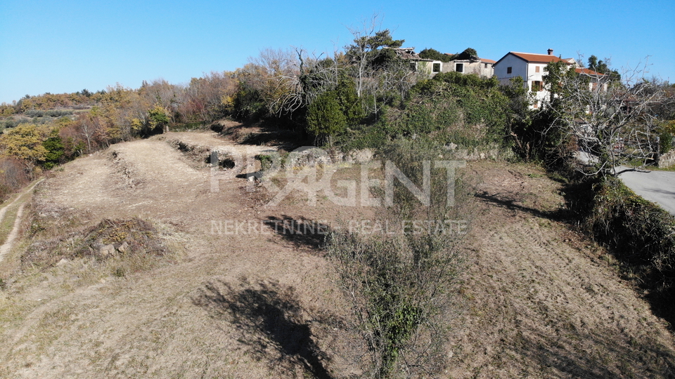 Istrien / Grožnjan, Baugrundstück mit Blick auf Grožnjan