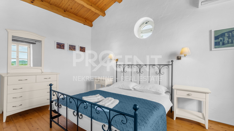 ISTRIEN, SOVINJAK, STEINHAUS MIT SCHWIMMBAD ZU VERKAUFEN