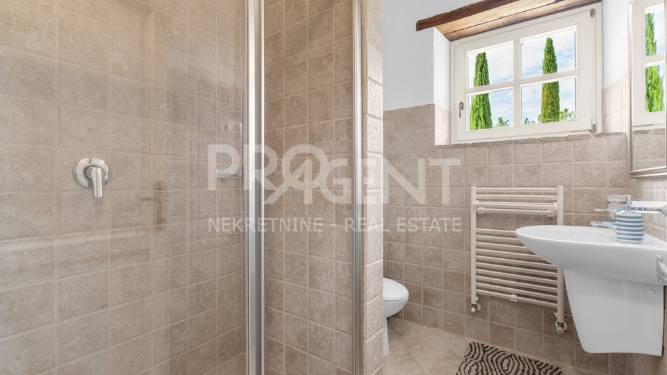 ISTRIEN, SOVINJAK, STEINHAUS MIT SCHWIMMBAD ZU VERKAUFEN