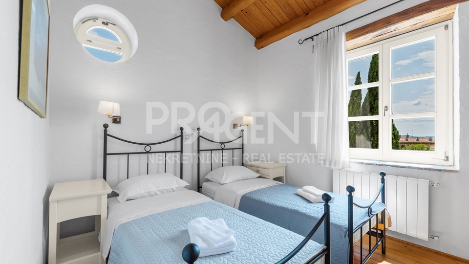 ISTRIEN, SOVINJAK, STEINHAUS MIT SCHWIMMBAD ZU VERKAUFEN