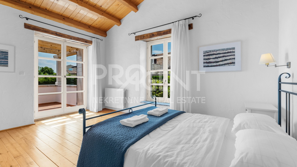 ISTRIEN, SOVINJAK, STEINHAUS MIT SCHWIMMBAD ZU VERKAUFEN