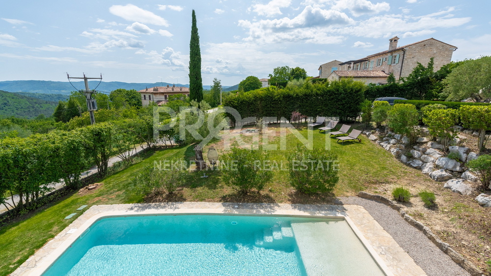ISTRIEN, SOVINJAK, STEINHAUS MIT SCHWIMMBAD ZU VERKAUFEN