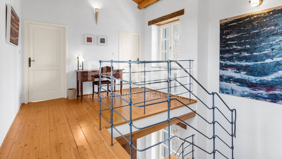 ISTRIEN, SOVINJAK, STEINHAUS MIT SCHWIMMBAD ZU VERKAUFEN