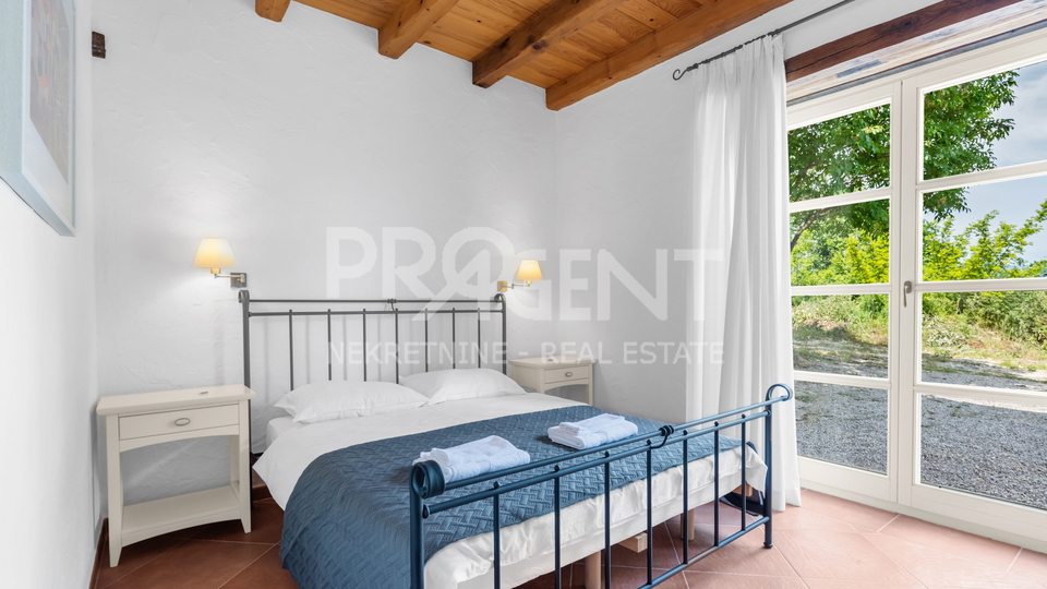 ISTRIEN, SOVINJAK, STEINHAUS MIT SCHWIMMBAD ZU VERKAUFEN