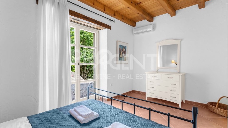 ISTRIEN, SOVINJAK, STEINHAUS MIT SCHWIMMBAD ZU VERKAUFEN