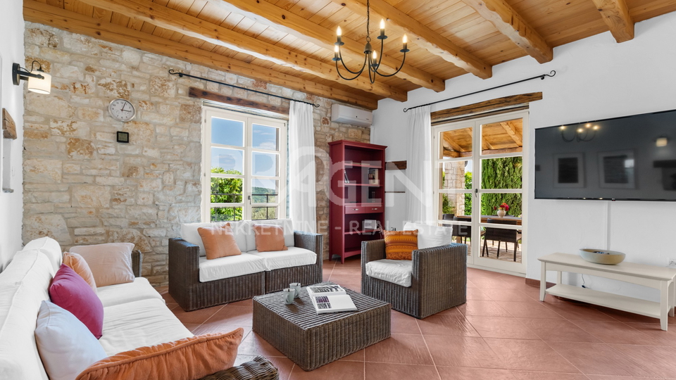 ISTRIEN, SOVINJAK, STEINHAUS MIT SCHWIMMBAD ZU VERKAUFEN