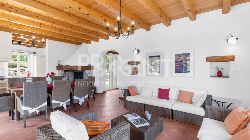 ISTRIEN, SOVINJAK, STEINHAUS MIT SCHWIMMBAD ZU VERKAUFEN