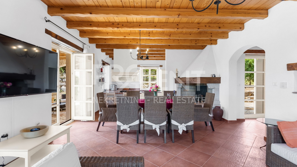 ISTRIEN, SOVINJAK, STEINHAUS MIT SCHWIMMBAD ZU VERKAUFEN