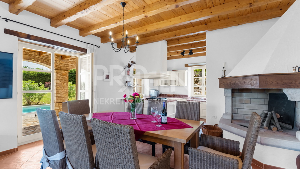 ISTRIEN, SOVINJAK, STEINHAUS MIT SCHWIMMBAD ZU VERKAUFEN