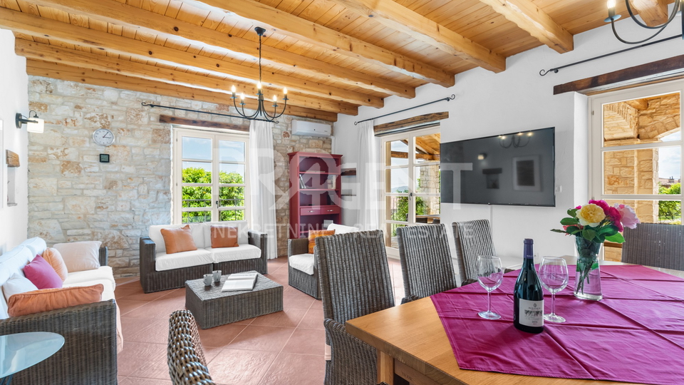 ISTRIEN, SOVINJAK, STEINHAUS MIT SCHWIMMBAD ZU VERKAUFEN