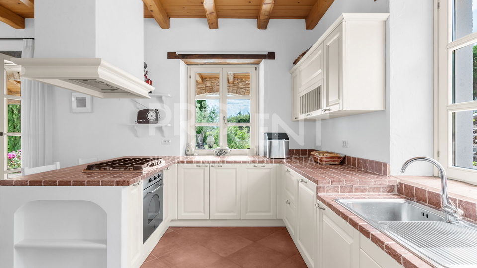 ISTRIEN, SOVINJAK, STEINHAUS MIT SCHWIMMBAD ZU VERKAUFEN