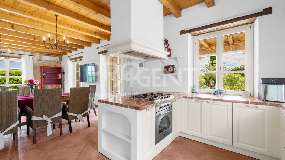 ISTRIEN, SOVINJAK, STEINHAUS MIT SCHWIMMBAD ZU VERKAUFEN