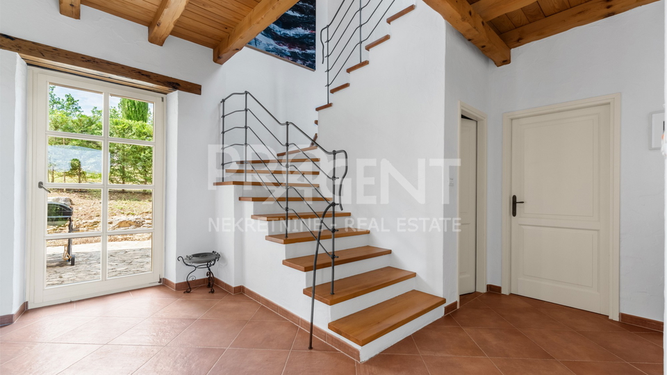 ISTRIEN, SOVINJAK, STEINHAUS MIT SCHWIMMBAD ZU VERKAUFEN