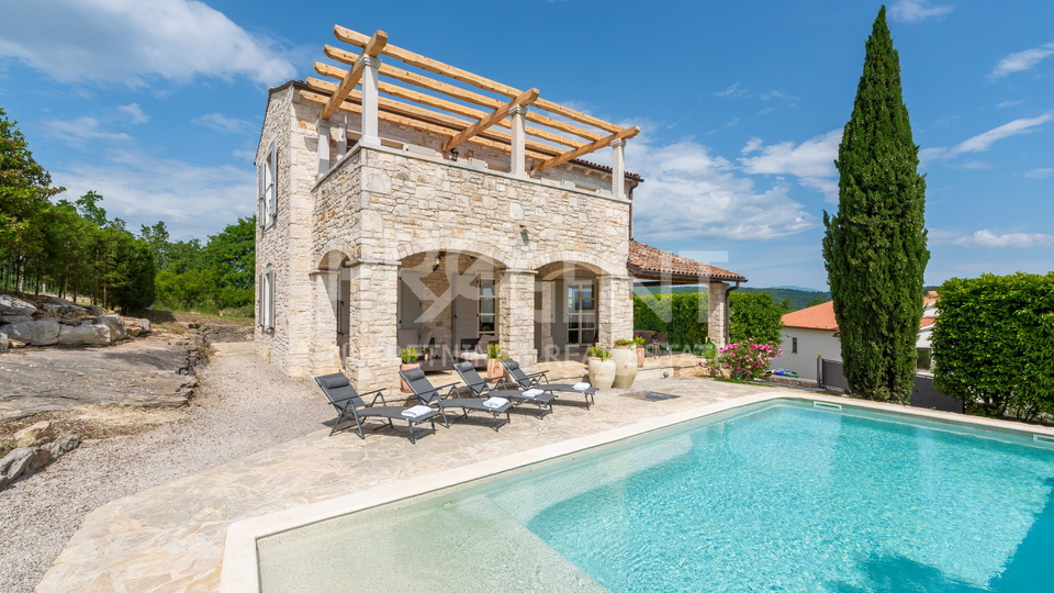 ISTRIEN, SOVINJAK, STEINHAUS MIT SCHWIMMBAD ZU VERKAUFEN