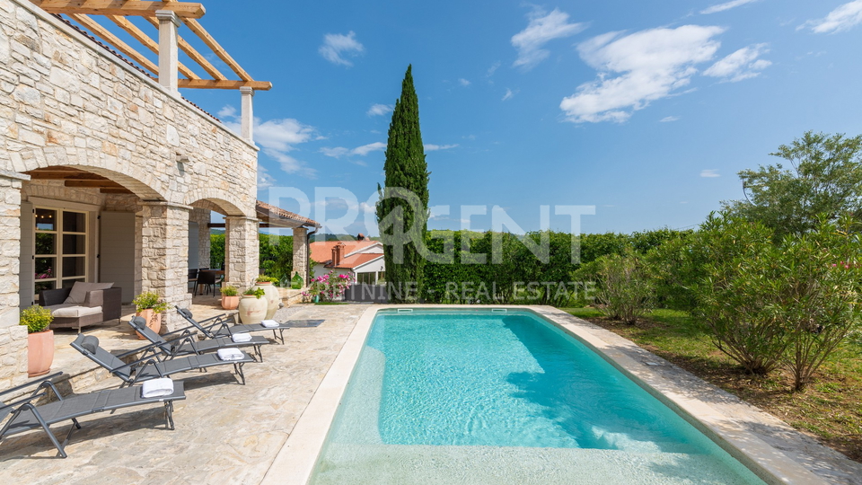 ISTRIEN, SOVINJAK, STEINHAUS MIT SCHWIMMBAD ZU VERKAUFEN