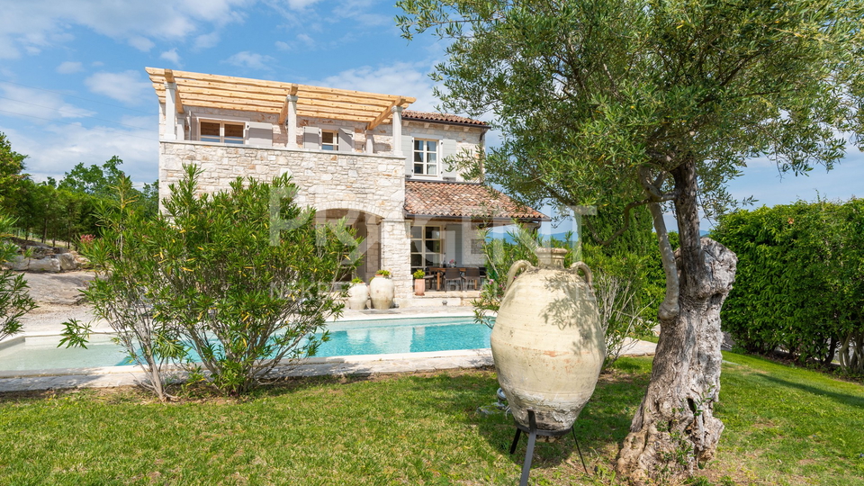 ISTRIEN, SOVINJAK, STEINHAUS MIT SCHWIMMBAD ZU VERKAUFEN