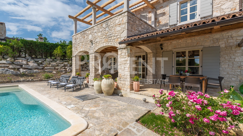 ISTRIEN, SOVINJAK, STEINHAUS MIT SCHWIMMBAD ZU VERKAUFEN