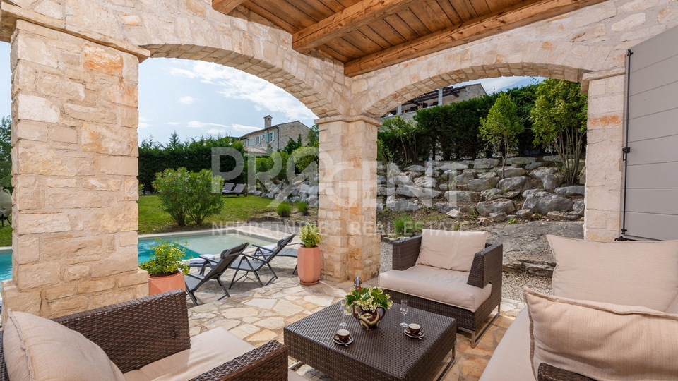 ISTRIEN, SOVINJAK, STEINHAUS MIT SCHWIMMBAD ZU VERKAUFEN