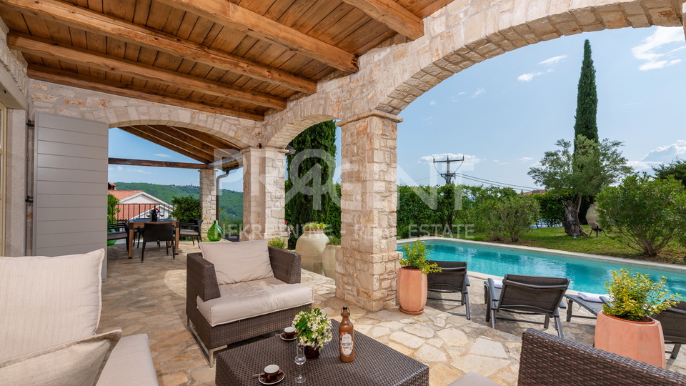 ISTRIEN, SOVINJAK, STEINHAUS MIT SCHWIMMBAD ZU VERKAUFEN