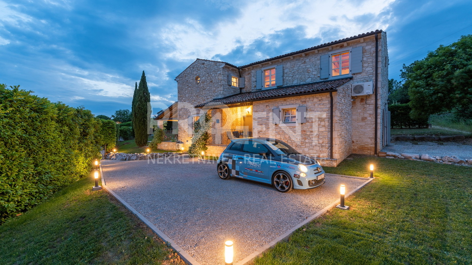 ISTRIEN, SOVINJAK, STEINHAUS MIT SCHWIMMBAD ZU VERKAUFEN