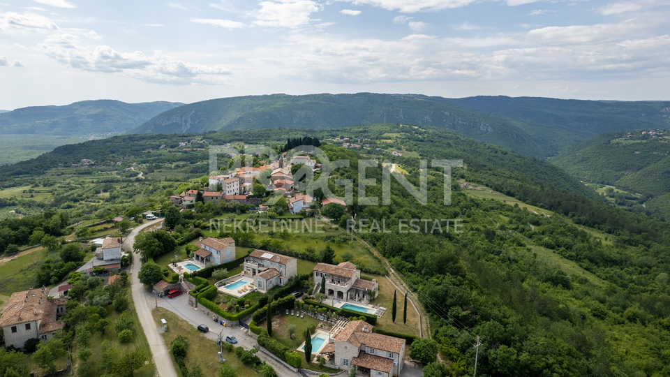 ISTRIEN, SOVINJAK, STEINHAUS MIT SCHWIMMBAD ZU VERKAUFEN