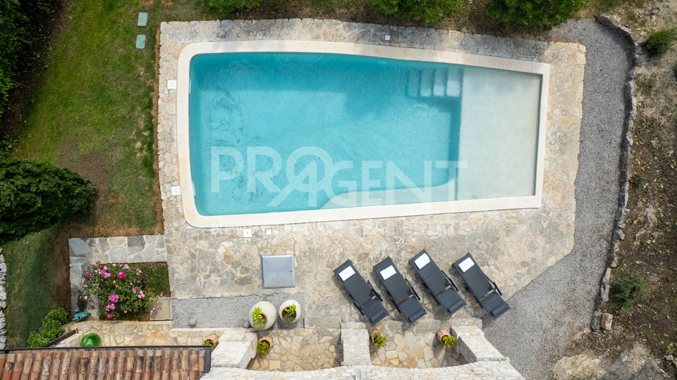 ISTRIEN, SOVINJAK, STEINHAUS MIT SCHWIMMBAD ZU VERKAUFEN