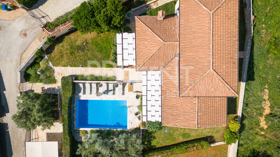 ISTRIEN, SVETI LOVREC, STEINVILLA MIT SCHWIMMBAD