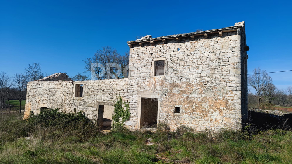 ISTRA, VODNJAN, KAMENA ZGRADA I ZEMLJIŠTE, PRODAJE SE