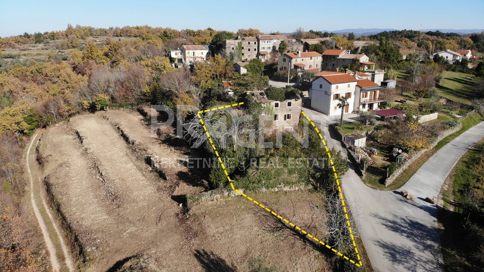 ISTRIA, GROZNJAN, STONE HOUSE FOR ADAPTATION, FOR SALE