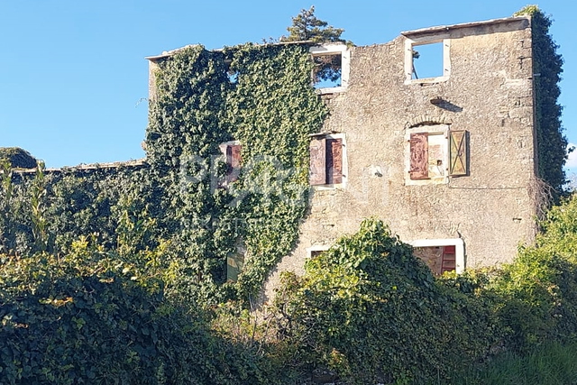 ISTRIA, GROZNJAN, STONE HOUSE FOR ADAPTATION, FOR SALE