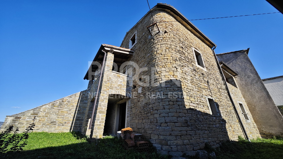 ISTRA, MOTOVUN, KAMENA KUĆA ZA UREĐENJE