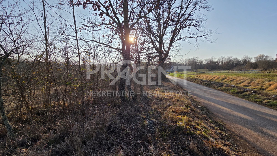 ISTRA&comma; ZAVR&Scaron;JE&comma; GRA&Dstrok;EVINSKO ZEMLJI&Scaron;TE&comma; PRODAJE SE