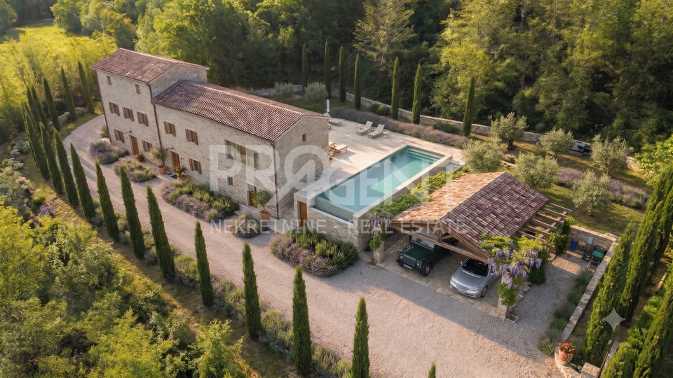 House&comma; 300 m2&comma; For Sale&comma; Buzet