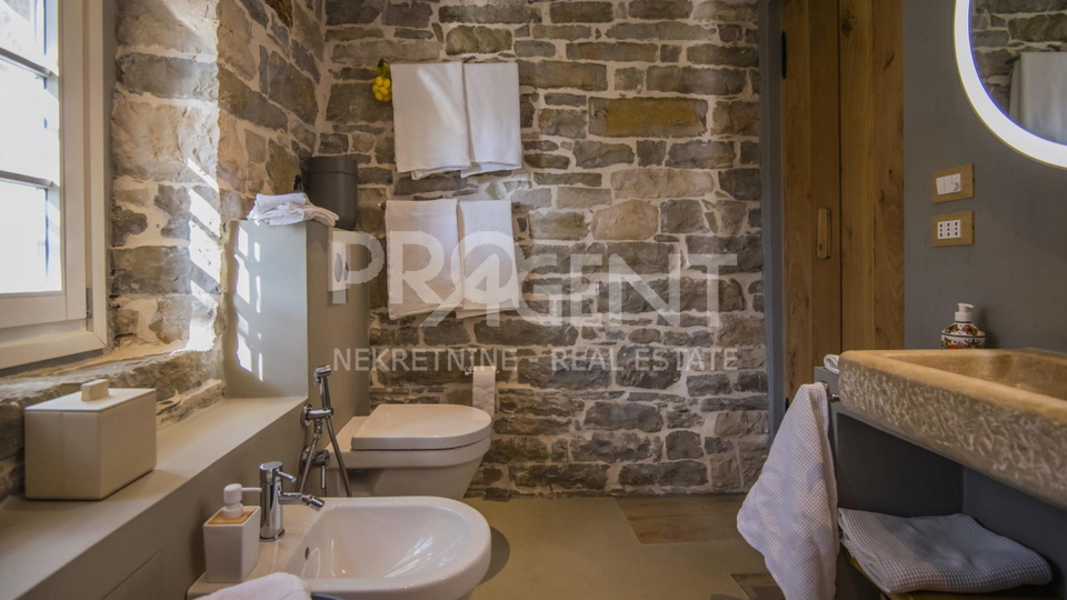 ISTRA, GROŽNJAN, KUĆA S BAZENOM, PRODAJE SE