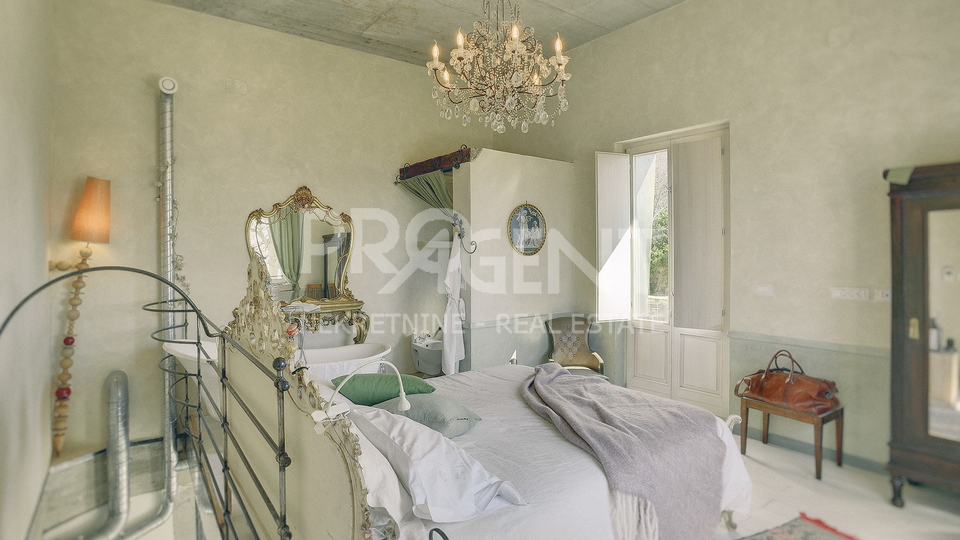 ISTRA, GROŽNJAN, KUĆA S BAZENOM, PRODAJE SE