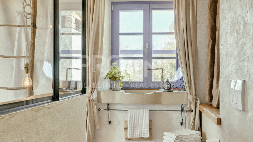 ISTRA, GROŽNJAN, KUĆA S BAZENOM, PRODAJE SE