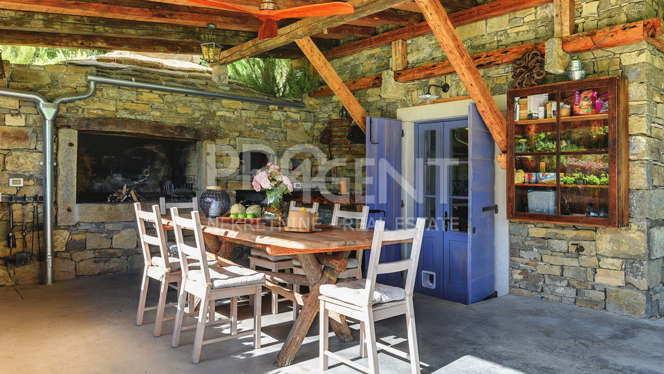 ISTRA, GROŽNJAN, KUĆA S BAZENOM, PRODAJE SE