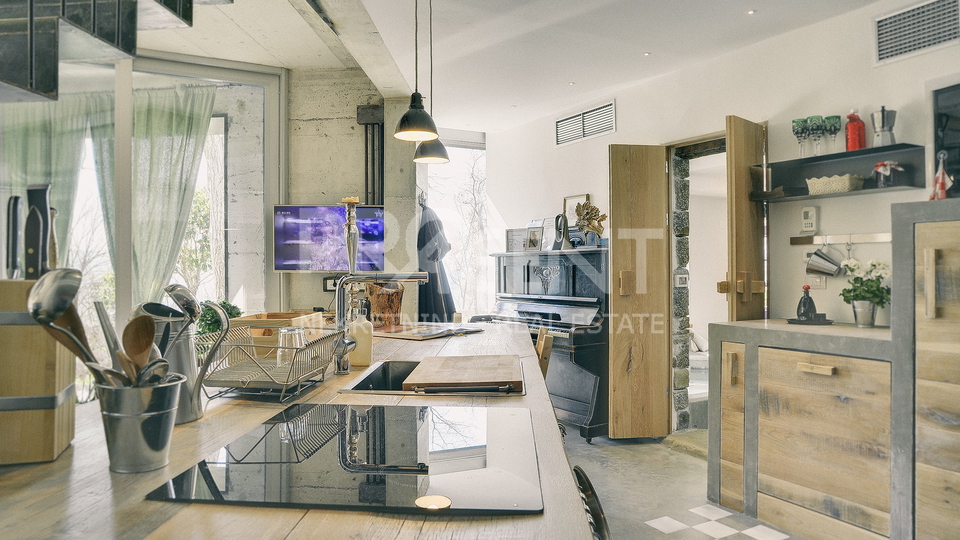 ISTRA, GROŽNJAN, KUĆA S BAZENOM, PRODAJE SE