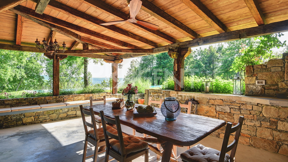 ISTRA, GROŽNJAN, KUĆA S BAZENOM, PRODAJE SE